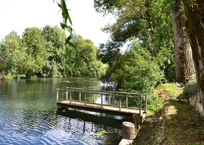 Confortable Au Bord De La Riviere Avec Wi-fi - Fr-1-653-117 * Saint-Genis-d'Hiersac