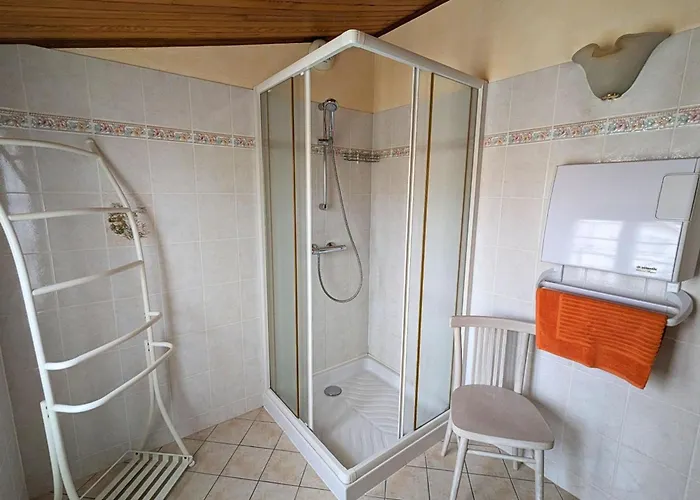 Vakantiehuis Confortable Au Bord De La Riviere Avec Wi-fi - Fr-1-653-117 *