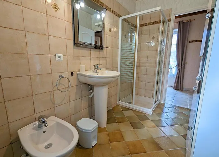 Confortable Au Bord De La Riviere Avec Wi-fi - Fr-1-653-117 *